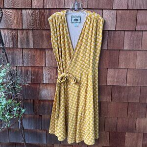 Effie’s Heart Gold and White Print Wrap Sleeveless Sigrid Dress - Women's Large